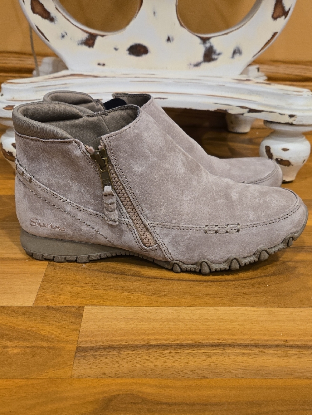 NWOT Skechers Leather Relaxed Fit Air Cooled Memery Foam Booties